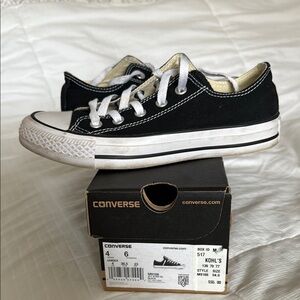 Women’s Black Converse size 6